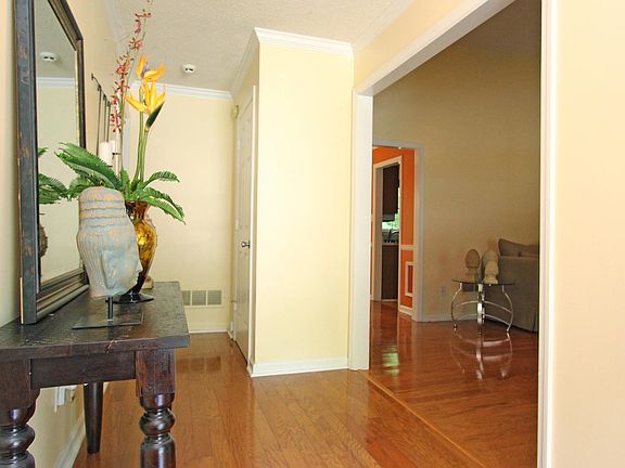 Foyer entering the Living Rm