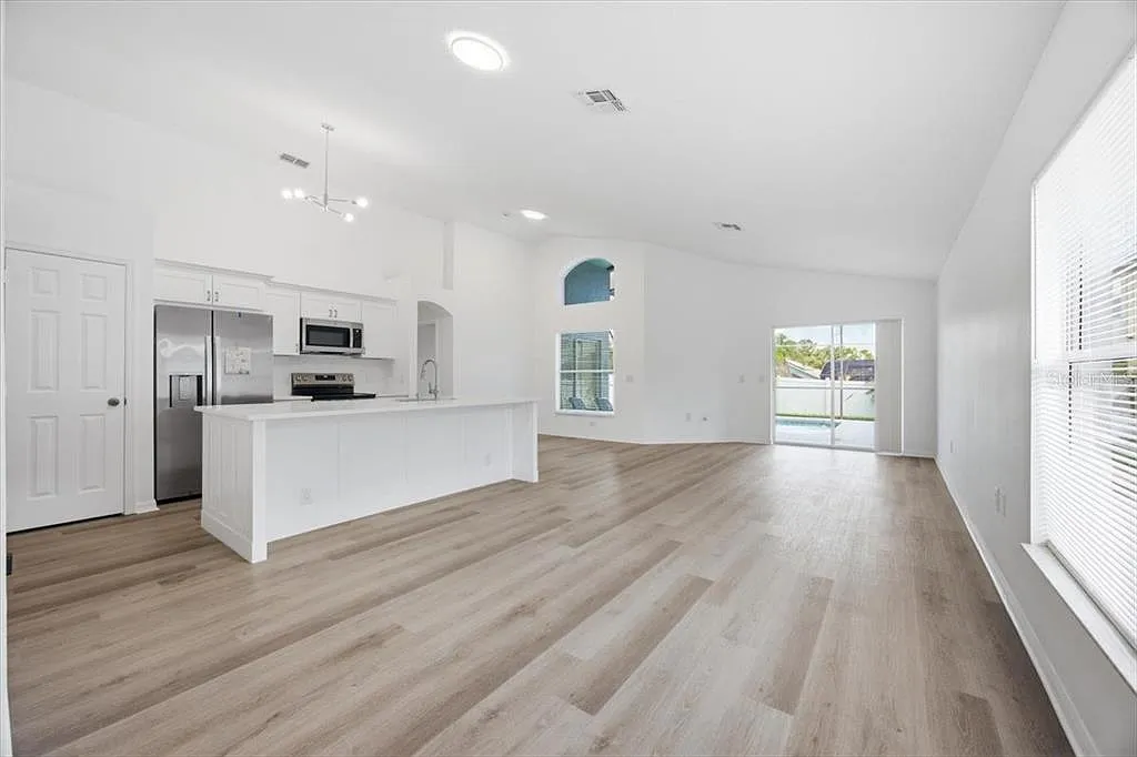 4 bed, 3.0 bath, 1546 sqft, $2,550 — Photo 4