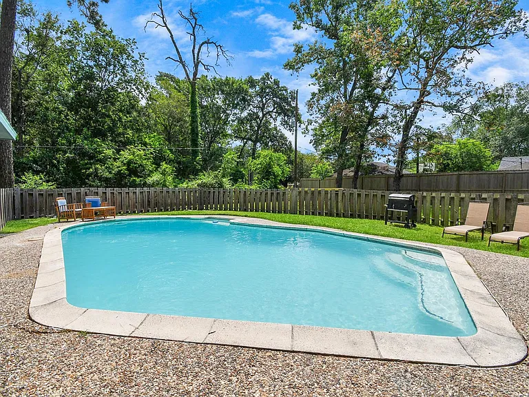 21722 Forest Glade Dr — Photo 36