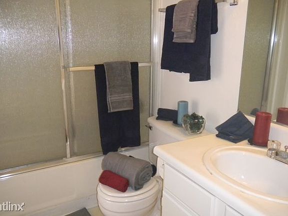 5th image of 51020 Eisenhower Dr APT 2