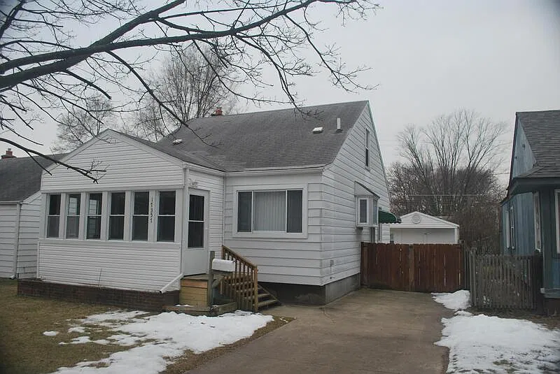 3 bed, 1.0 bath, 1130 sqft, $1,525 — Photo 1