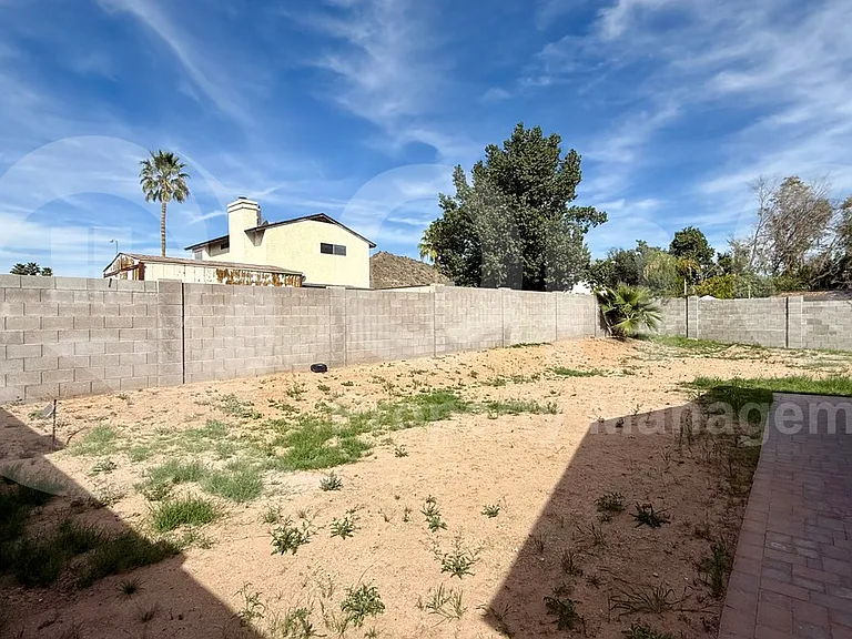 1510 E Taro Ln — Photo 21