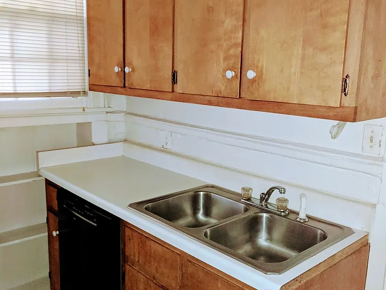 2832 Monument Ave.* — Photo 32