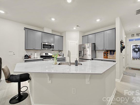 3rd image of 6009 Chelsea Oaks Rdg