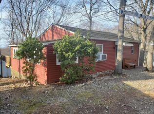 15 E Way Path, Calverton, NY 11933