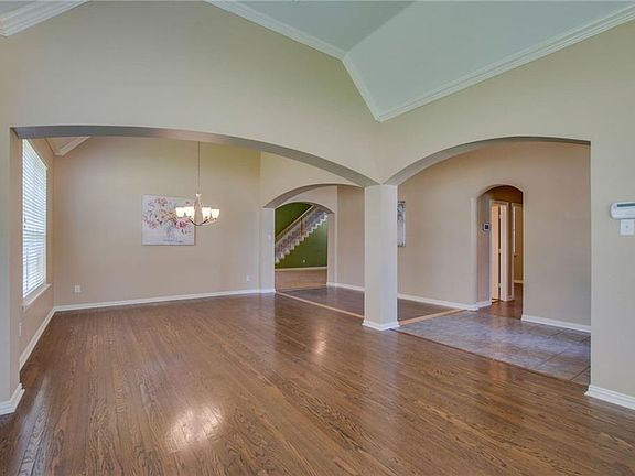 5th image of 9405 Royal Burgess Dr
