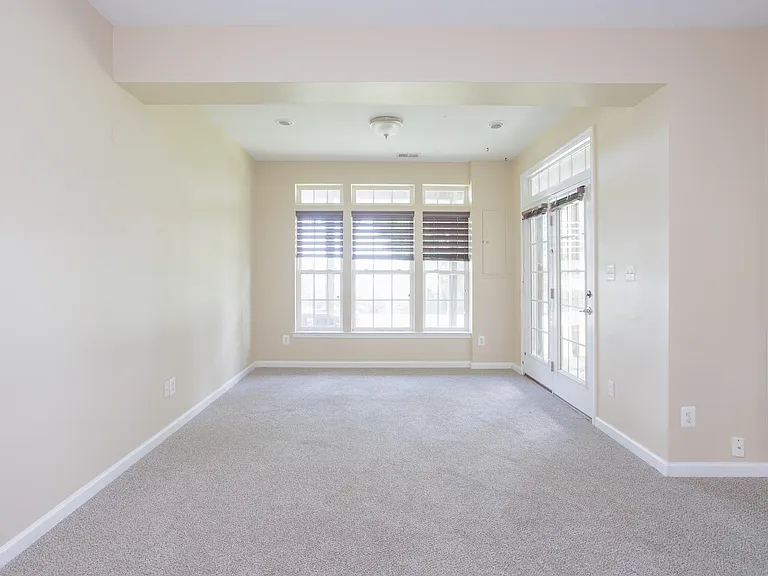 500 Monroe Point Dr — Photo 29
