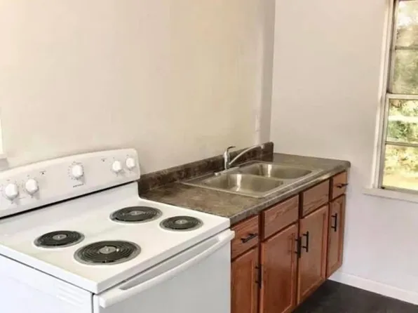 1000 W Cumberland Rd APT 7, Saint Elmo, IL 62458