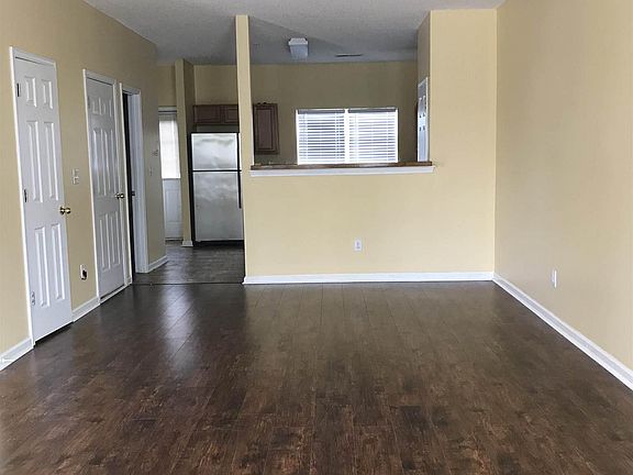 2nd image of 109 Hawkeye Ln