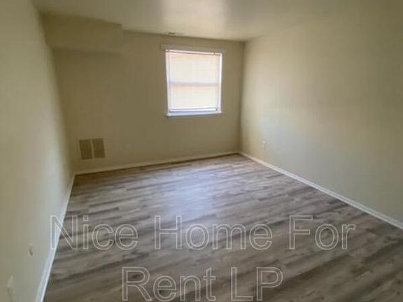 4th image of 300 Broadway #D5