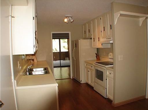 3rd image of 6806 Brentwood Dr NE