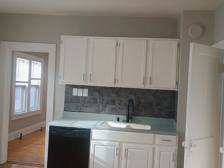 1650-52 N Arlington Pl — Photo 3