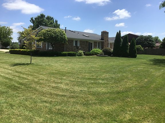 2nd image of 821 Pilgrim Dr E