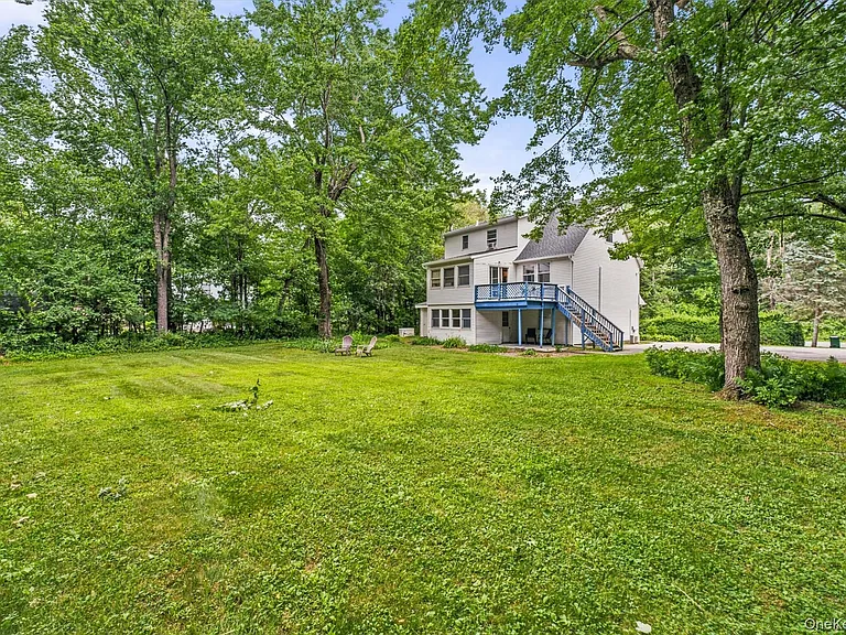 133 N Smith Rd #A — Photo 20
