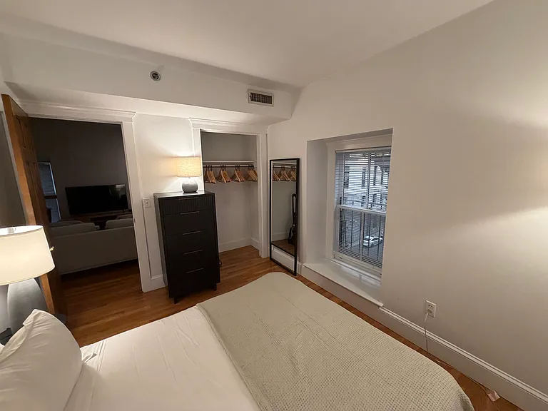 12 Derne St #4 — Photo 2