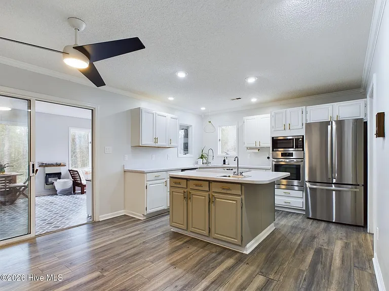 1121 Barkentine Dr — Photo 6