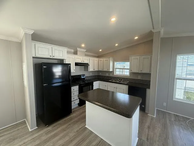2 bed, 2.0 bath, 800 sqft, $1,960 — Photo 2