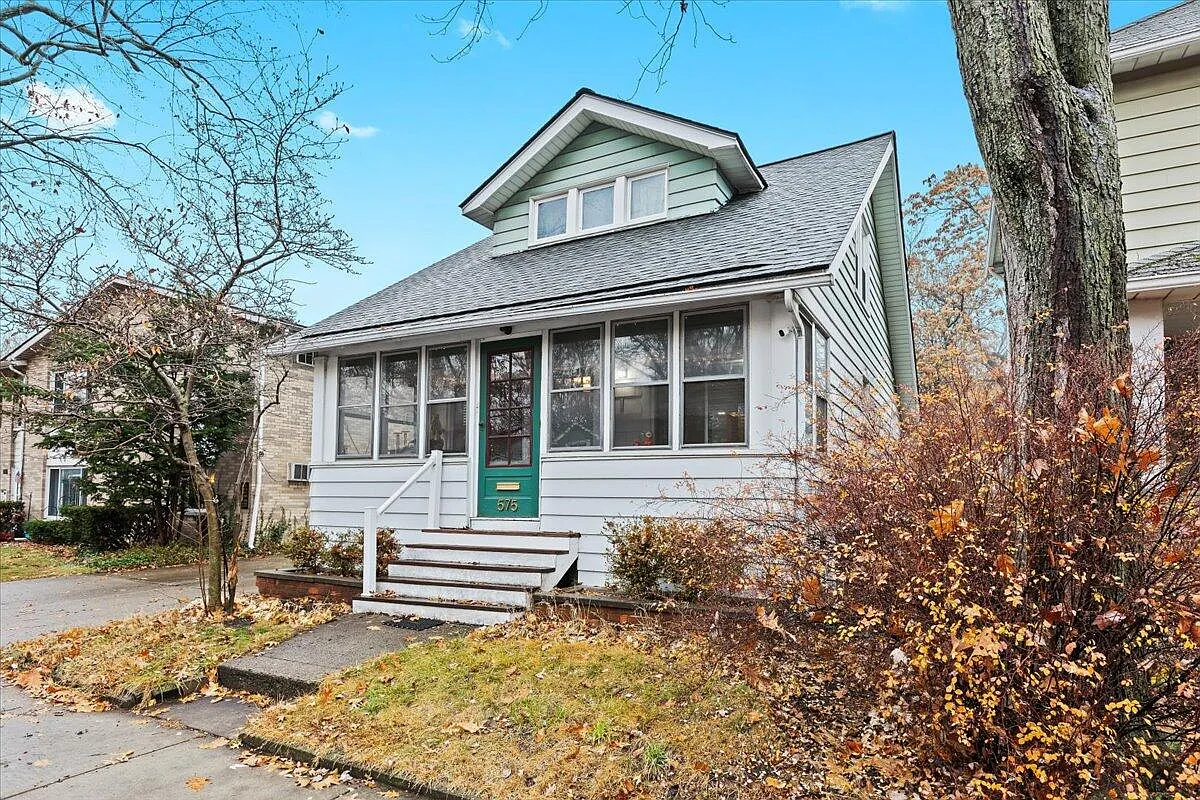 3 bed, 1.5 bath, 1116 sqft, $2,350 — Photo 3