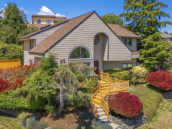 5th image of 3602 Nassau Ave NE