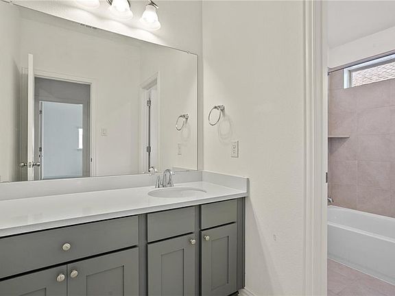 3rd image of 613 Silent Creek Cv