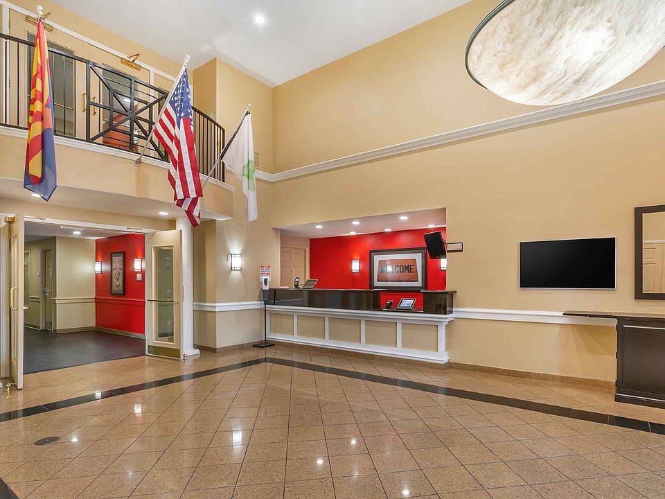 Lobby and Guest Check-in