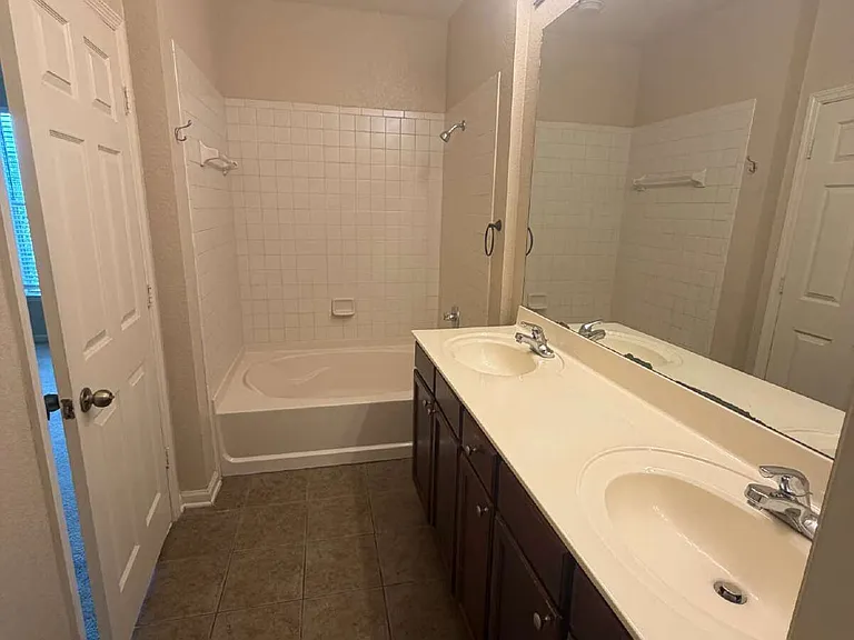 806 Baldwin Rowe Cir #1 — Photo 47