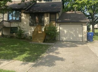 3494 Fairview Dr, Bettendorf, IA 52722