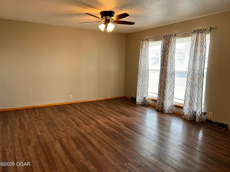 2438 S Texas Ave — Photo 2