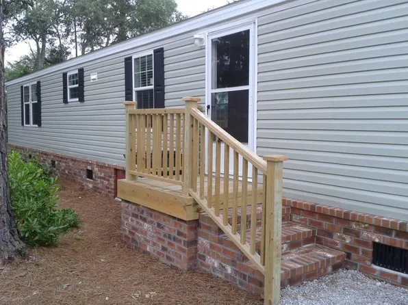 621 Live Oak Dr, Sunset Beach, NC 28468