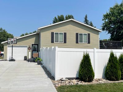 1602 5 1/2 Ave NE, Jamestown, ND, 58401