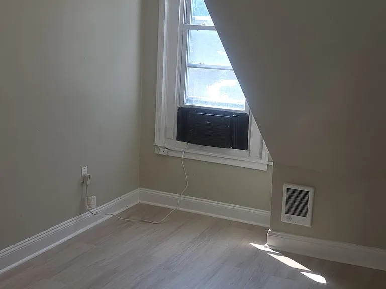 315 E Price St #3 — Photo 3