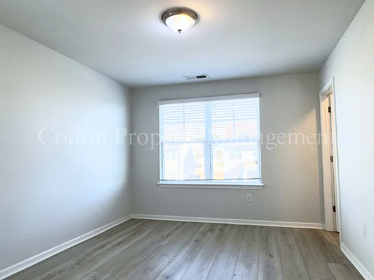 7313 Chipley Dr — Photo 24