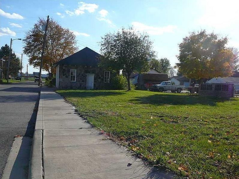 29 W Main St, New Palestine, IN 46163 | Zillow