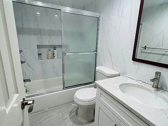 5th image of 220 Finley Ave #1