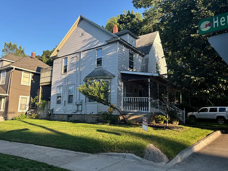 102 Paddock Ave SE #1 — Photo 3