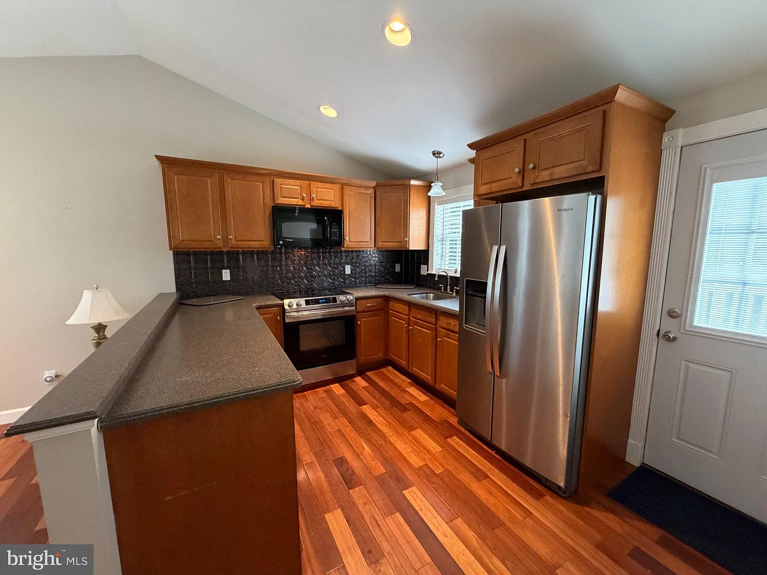 2 bed, 1.0 bath, 720 sqft, $2,000 — Photo 3