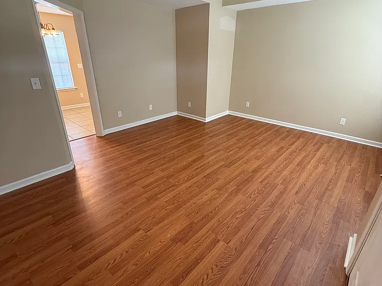 983 Cooper Ave — Photo 2