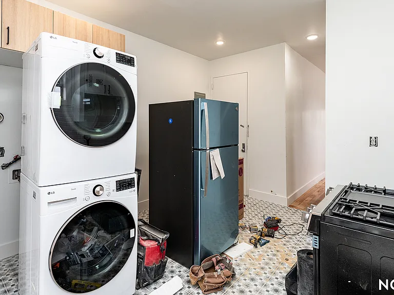 88 Menahan St #3B — Photo 11