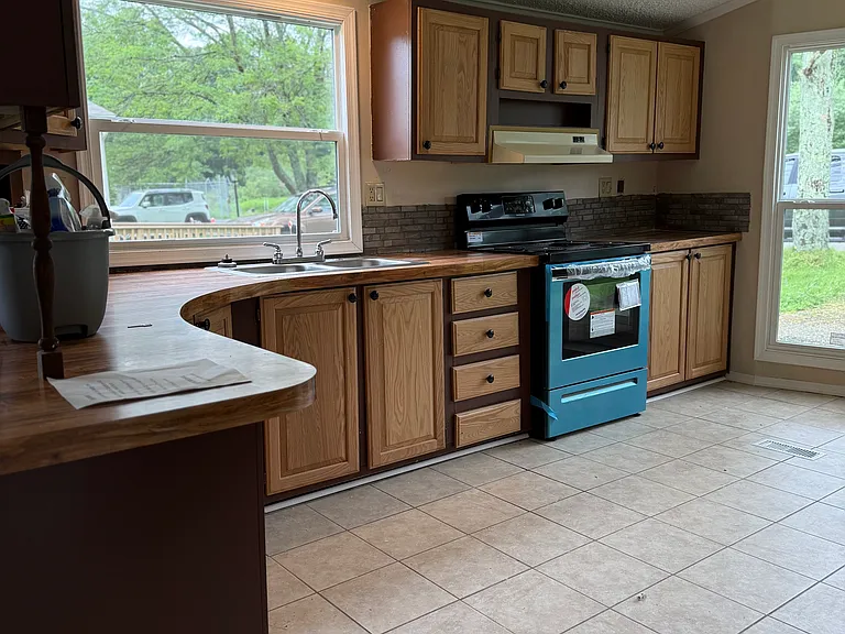 19 Clifton Manor Dr — Photo 6