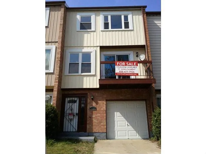 212 Newcomb St SE photo 1