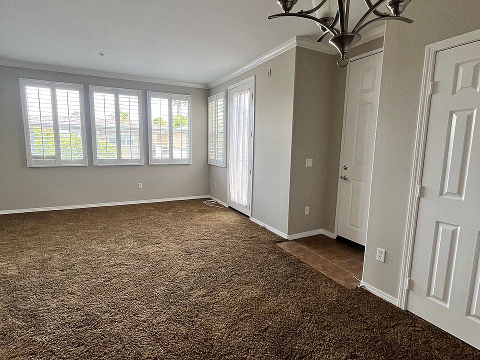 Livingroom/Entry/Dining