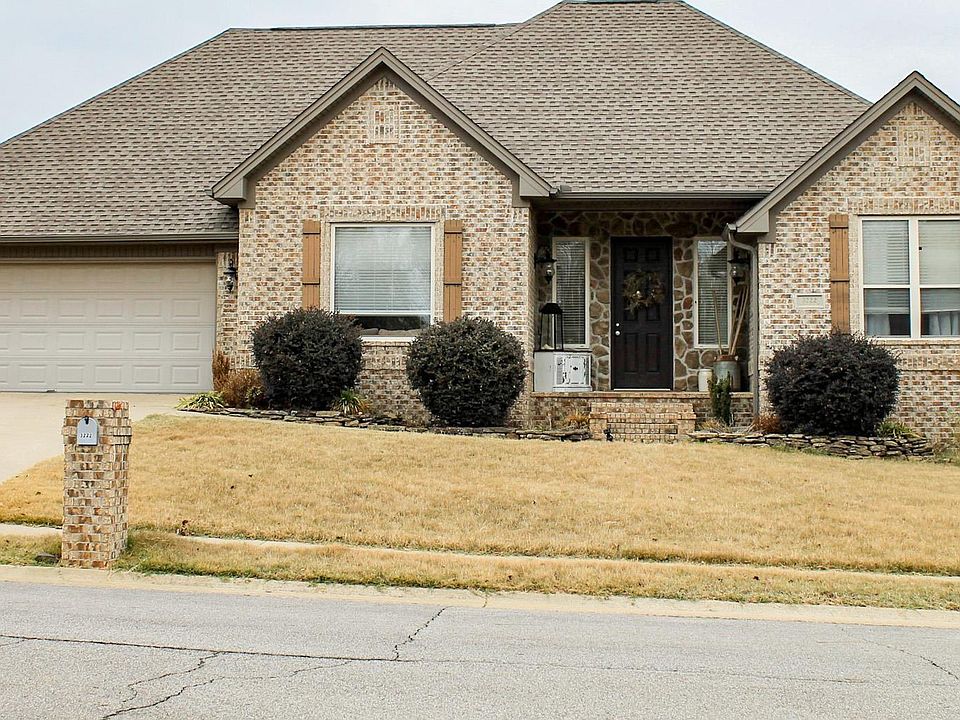 1st image of 3222 Saddlebrook Dr