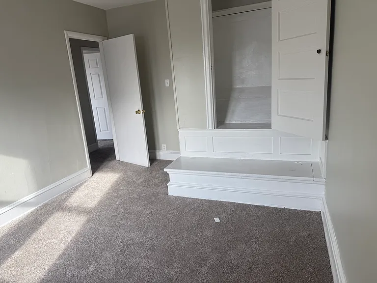 613 W 10th St #2 — Photo 7