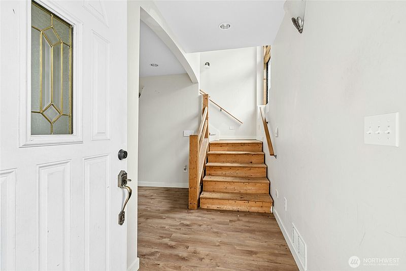 3rd image of 3438 10th Avenue W