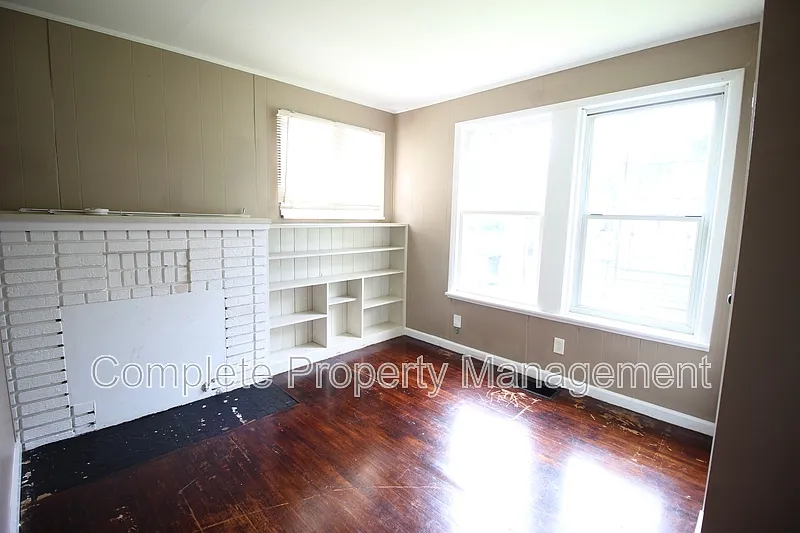 4 bed, 1.0 bath, 966 sqft, $1,250 — Photo 3