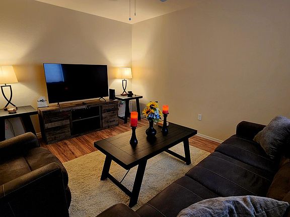 4th image of 566 Campbell St Unit B
