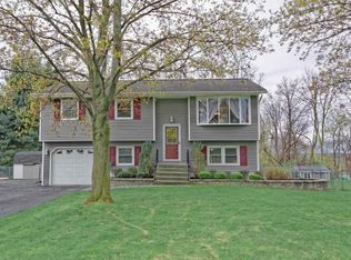 186 Forts Ferry Rd, Latham, NY 12110