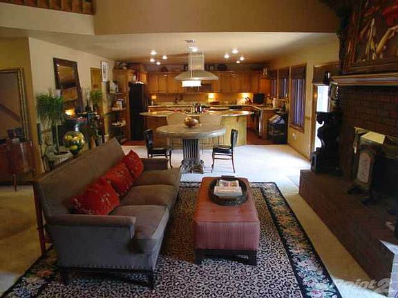 111 Waters Edge Cove - Living Room