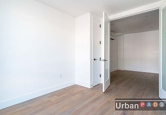 4th image of 271 E 32nd St #2C