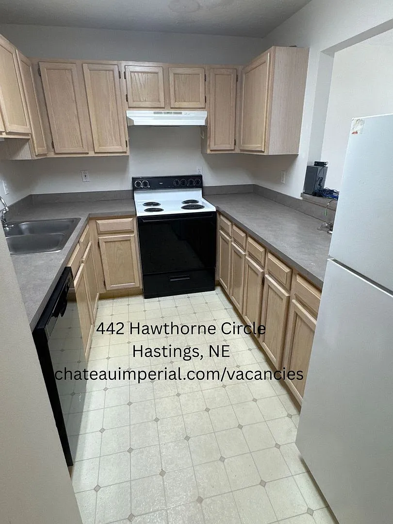 Hawthorne Circle West — Photo 1
